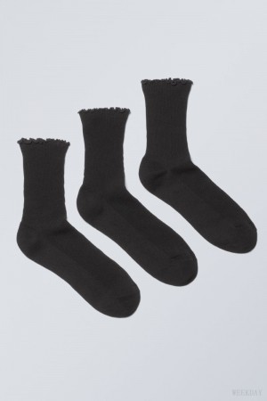 Weekday 3-pack Frill Edge Socks 黒 | OGXR7972