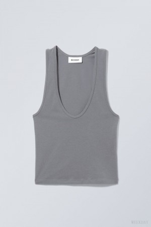 Weekday Deep U-Neck Tank Top 暗グレー | WRFB0063