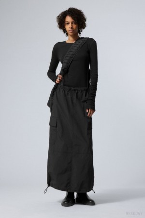 Weekday Edge Cargo Skirt 黒 | SUBE7151