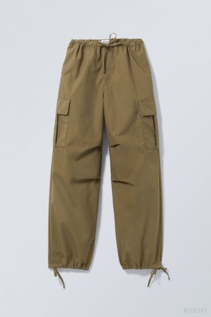 Weekday Parachute Loose Cargo Trousers カーキ | RJAC3600