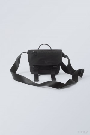 Weekday Tiny Messenger Bag 黒 | JZXC2773