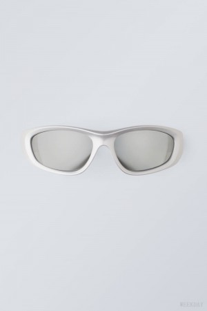 Weekday Trek Sunglasses シルバー | TDNI9009