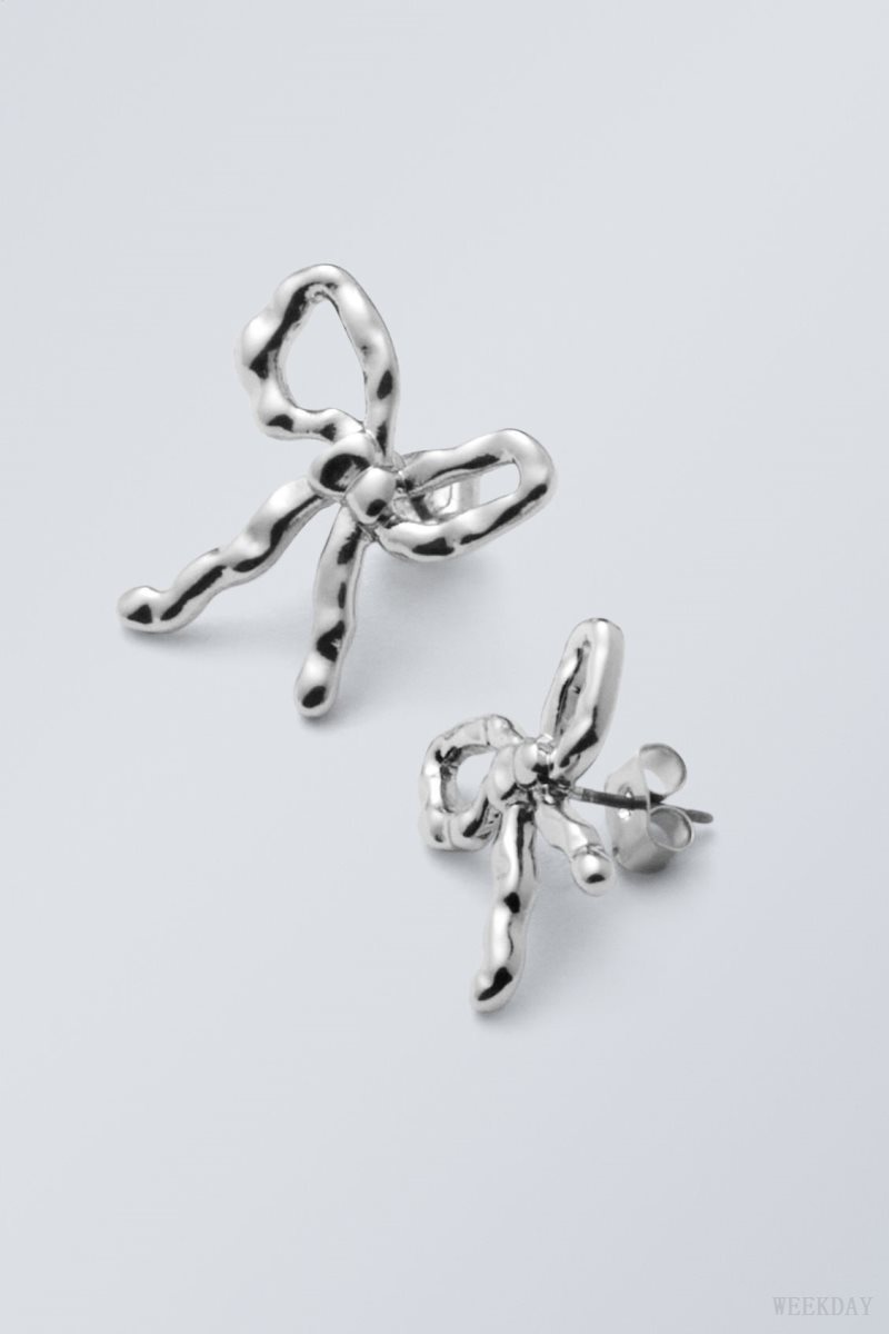 Weekday Bow Earrings シルバー | RCKU1875