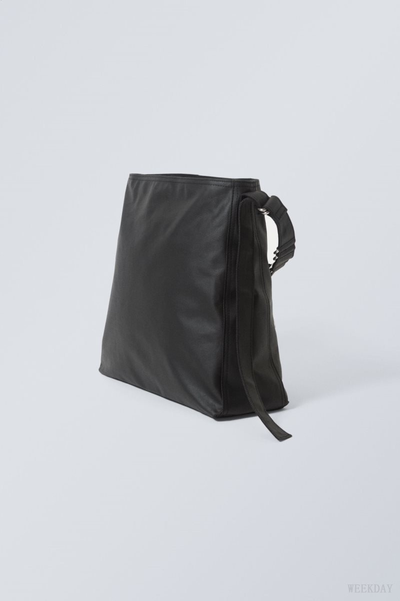 Weekday D-Ring Bag 黒 | IOOA8033