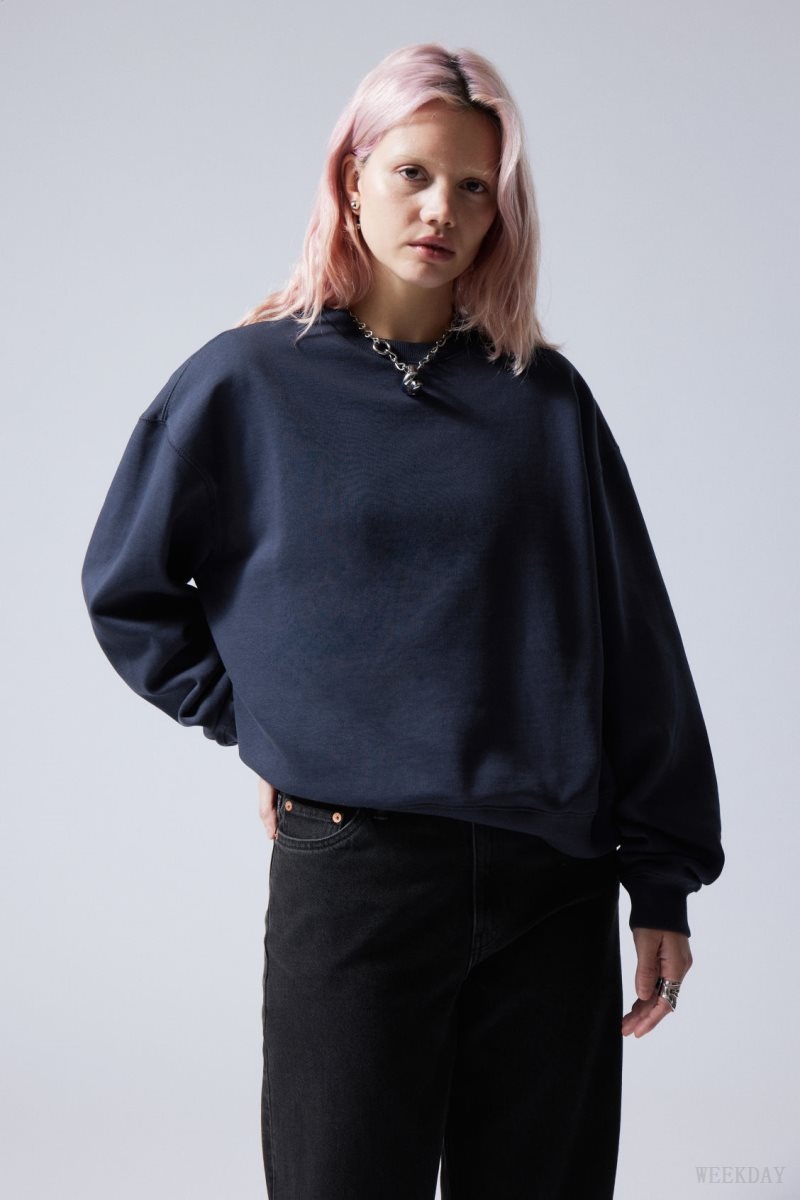 Weekday Essence Standard Sweatshirt 暗青 | IOMB3700