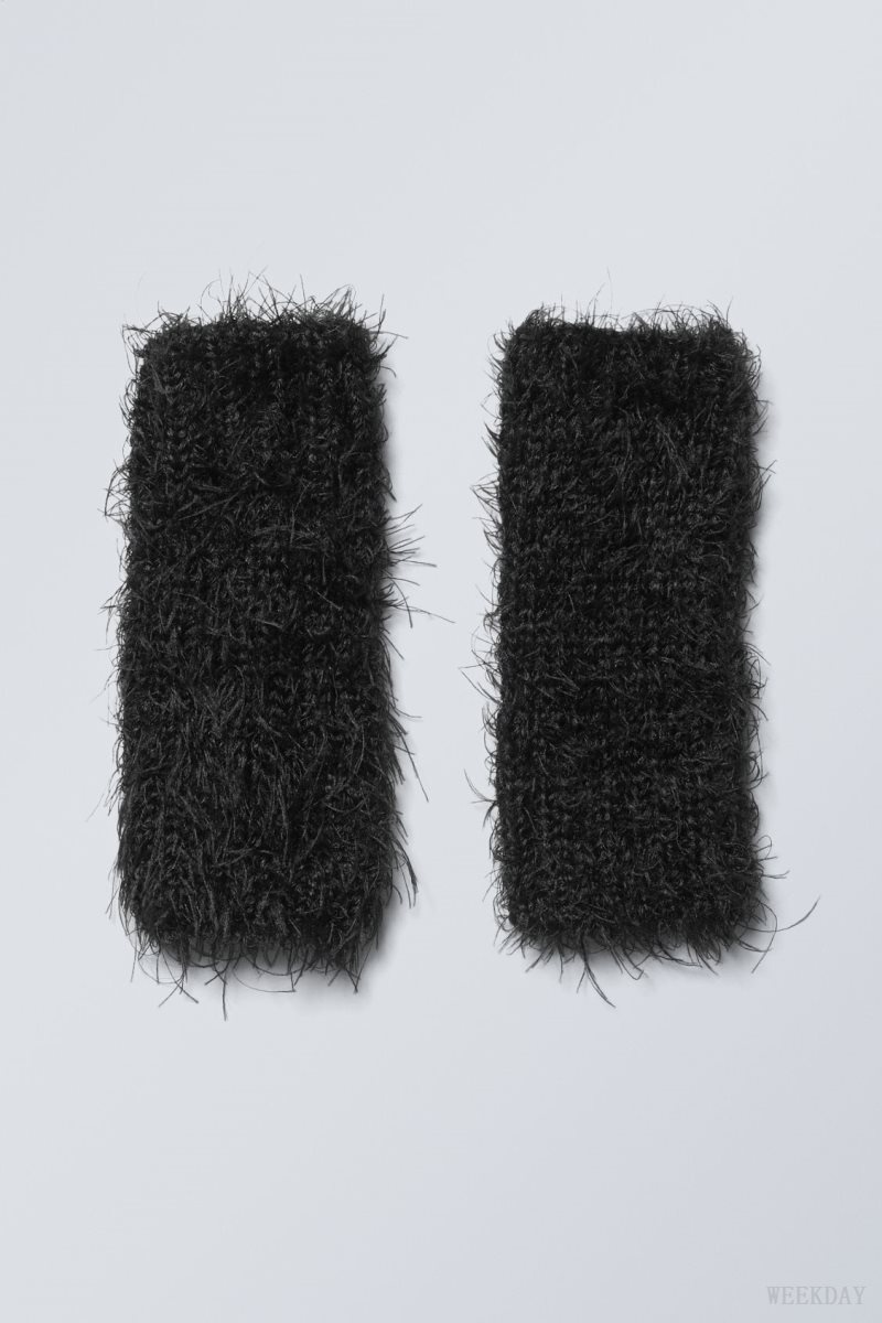 Weekday Hairy Wristwarmers 黒 | CMKS6539