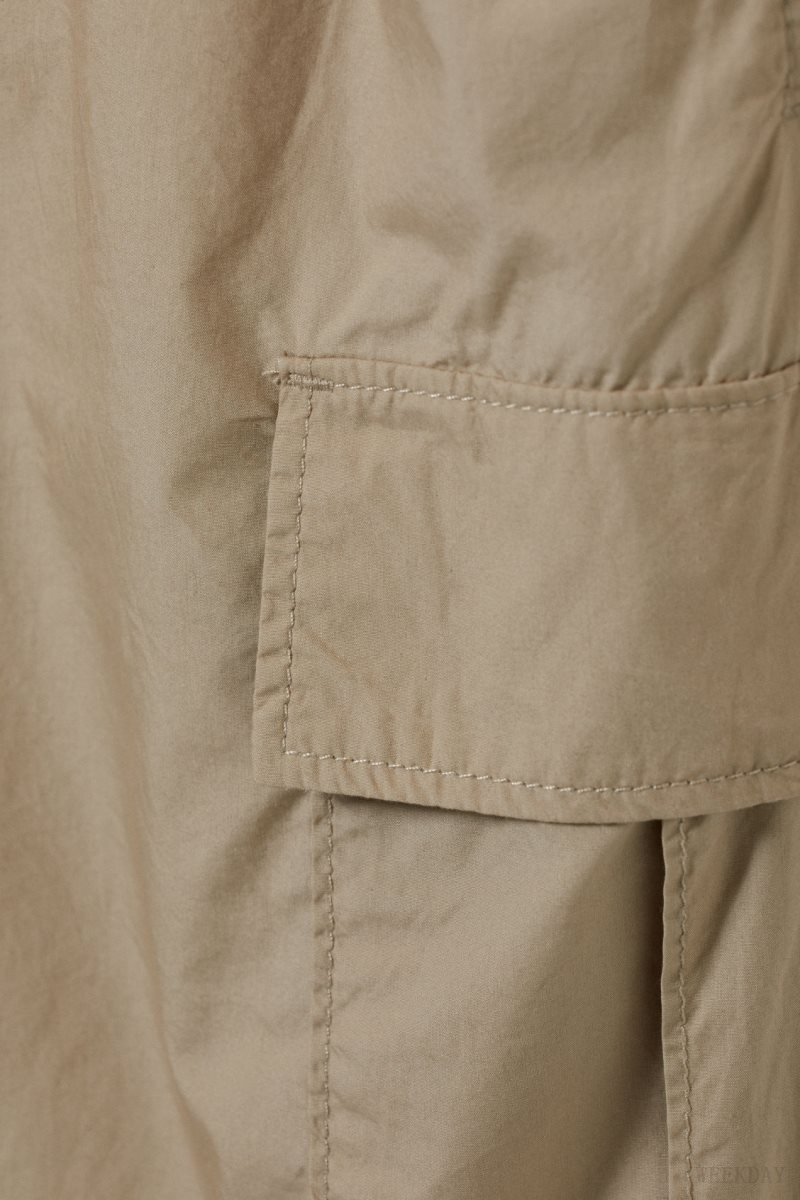 Weekday Parachute Loose Cargo Shorts ベージュ | XRYY8770