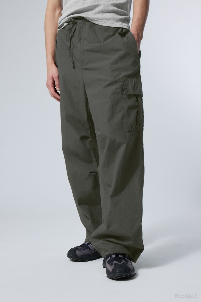 Weekday Parachute Loose Cargo Trousers 暗グレー | OTEL0676