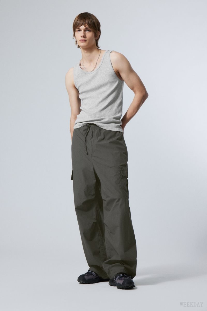 Weekday Parachute Loose Cargo Trousers 暗グレー | OTEL0676