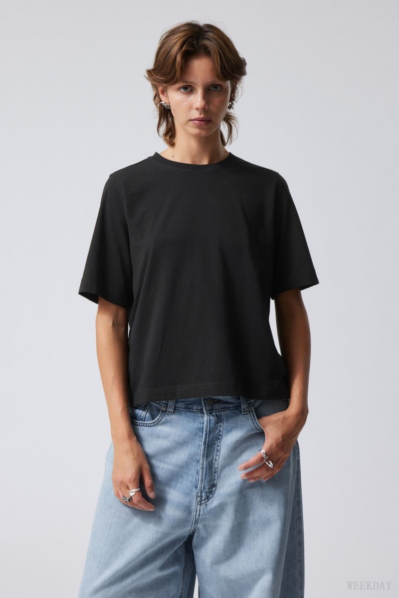 Weekday Perfect Boxy T-shirt 黒 | ZOIV3475