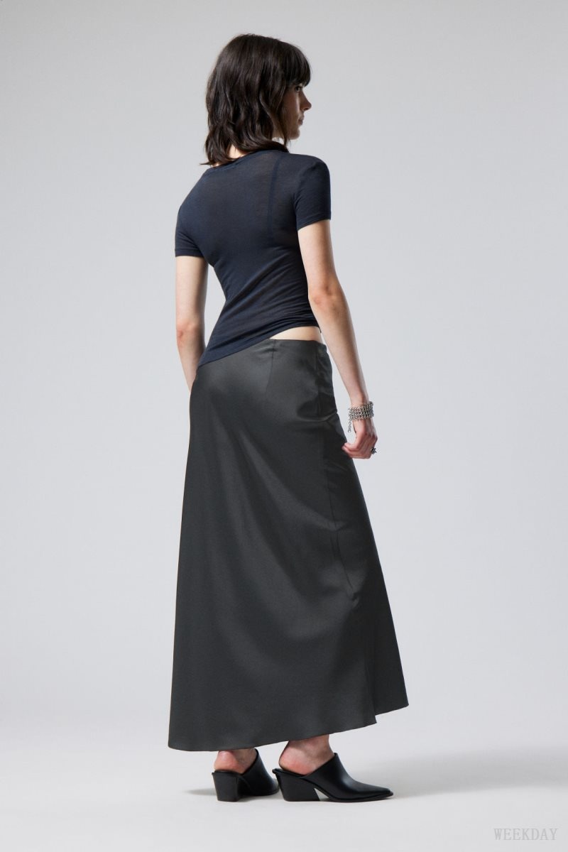 Weekday Trace Pull On Satin Skirt 黒 | CEXY9477