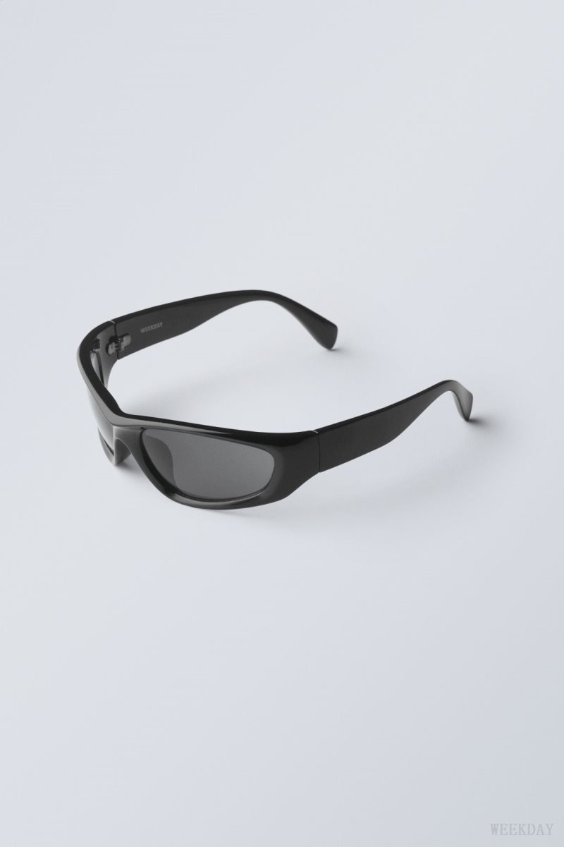 Weekday Trek Sunglasses 黒 | KGPX4576