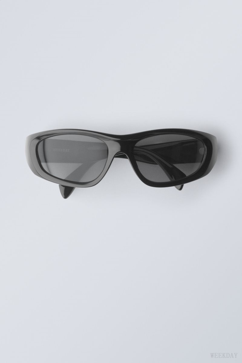 Weekday Trek Sunglasses 黒 | KGPX4576