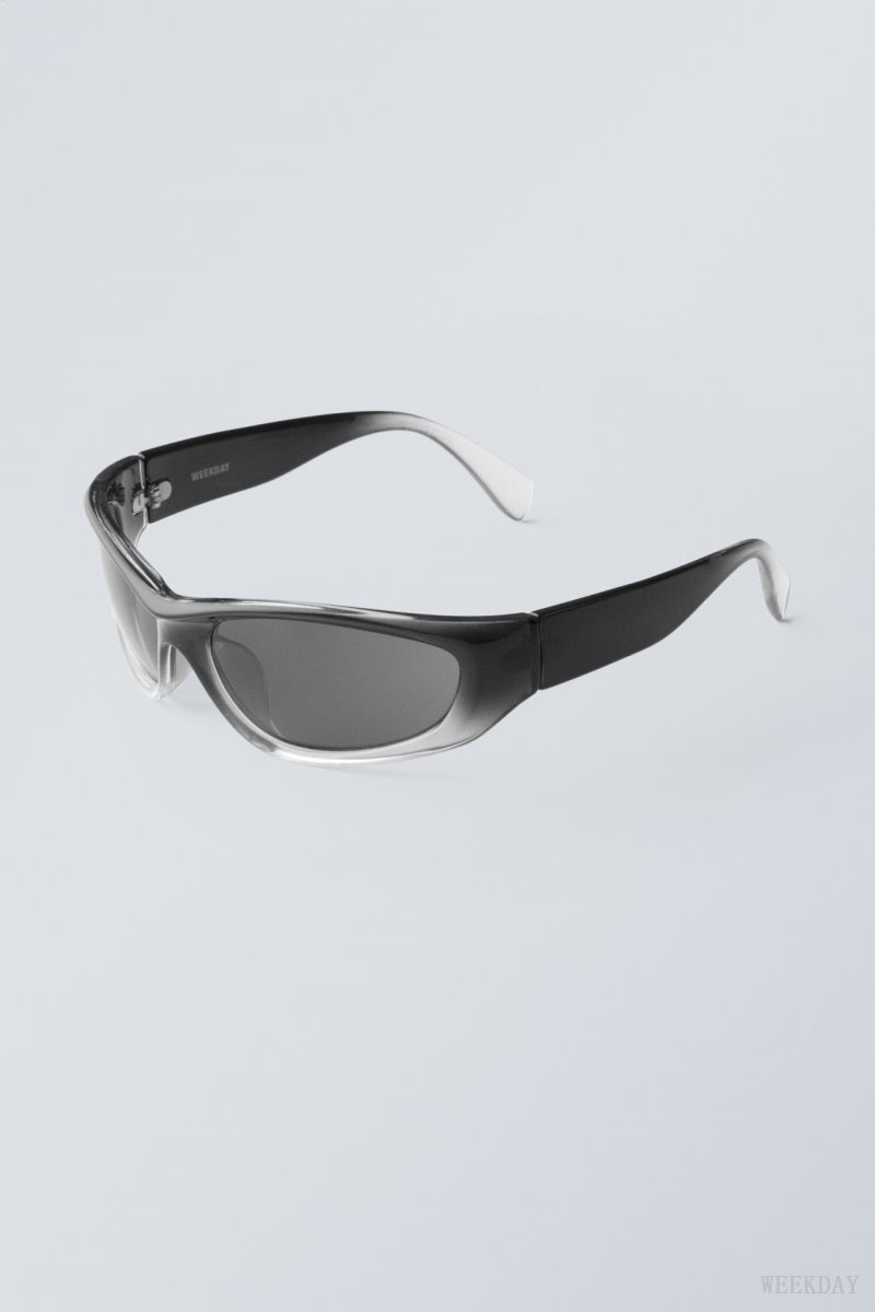 Weekday Trek Sunglasses 黒 | PJGB3725