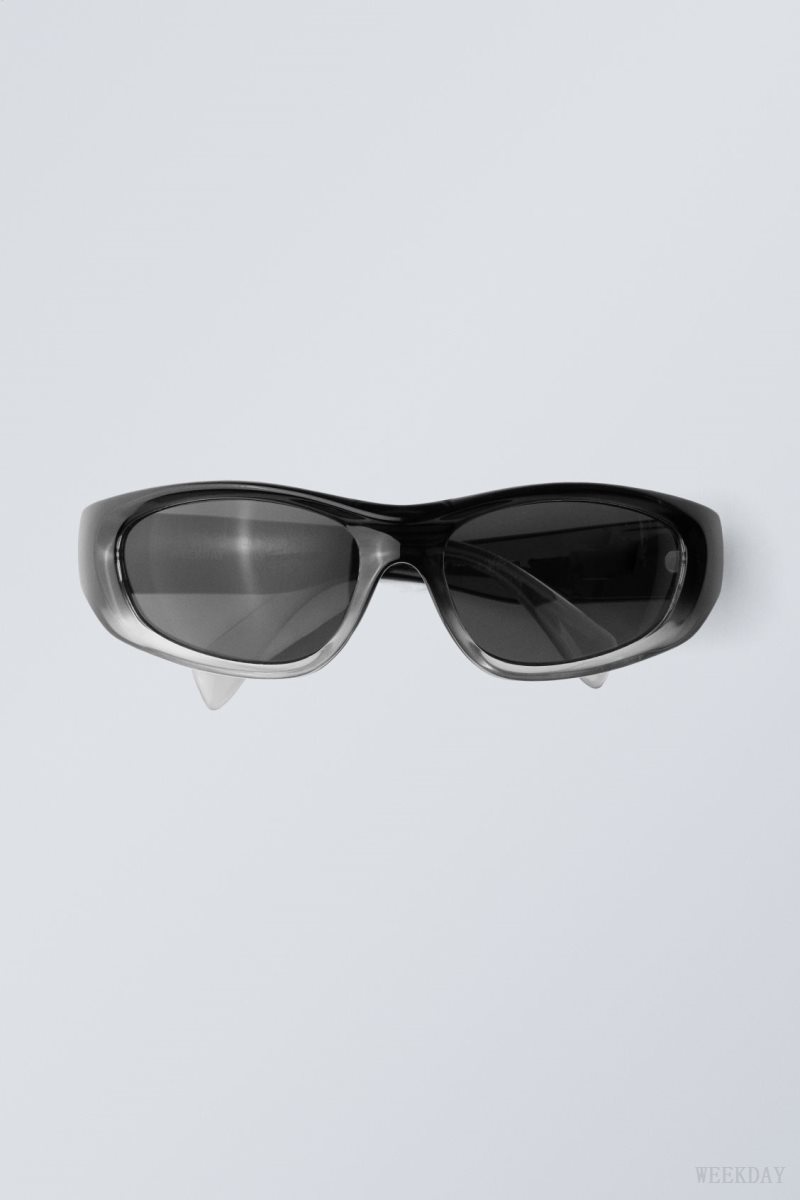 Weekday Trek Sunglasses 黒 | PJGB3725