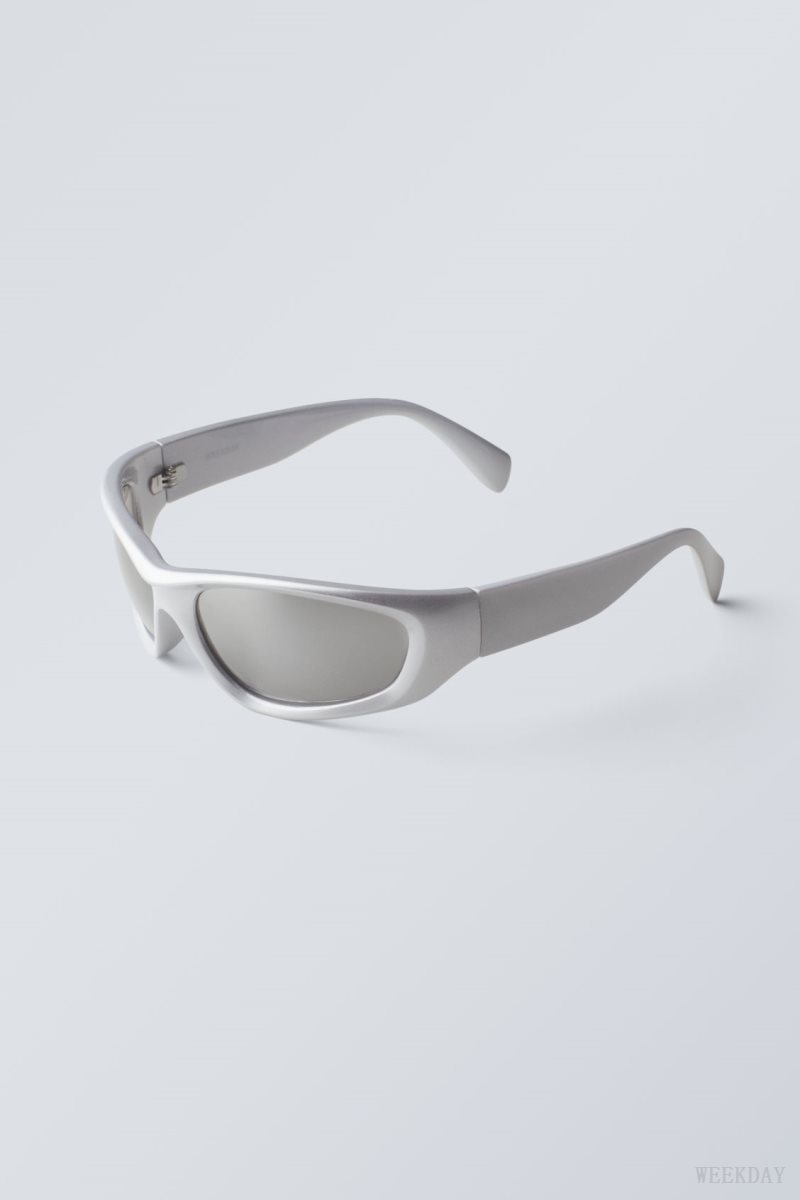 Weekday Trek Sunglasses シルバー | TDNI9009